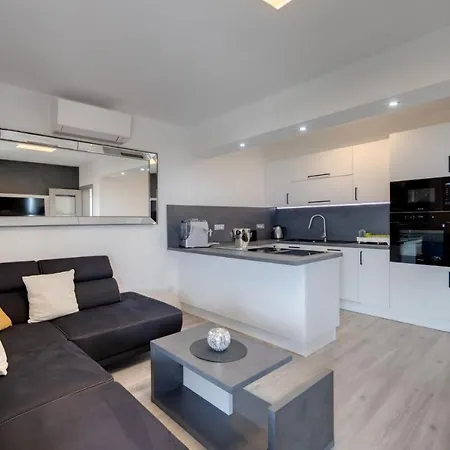 Miro Apartment